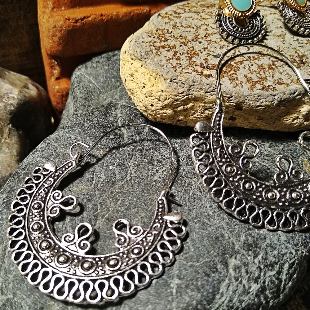 🐞2/$20 Set Ethnic Style Boho Earrings - Picture 2 of 3